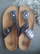 Free Time Vera Pelle Size 5 Toe Post Slides Silver With Sparkle