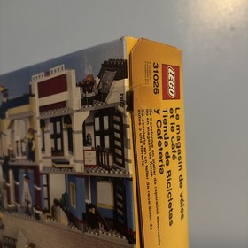 NEW LEGO CREATOR Bike Shop & Cafe (31026) - buildings and minifigures included