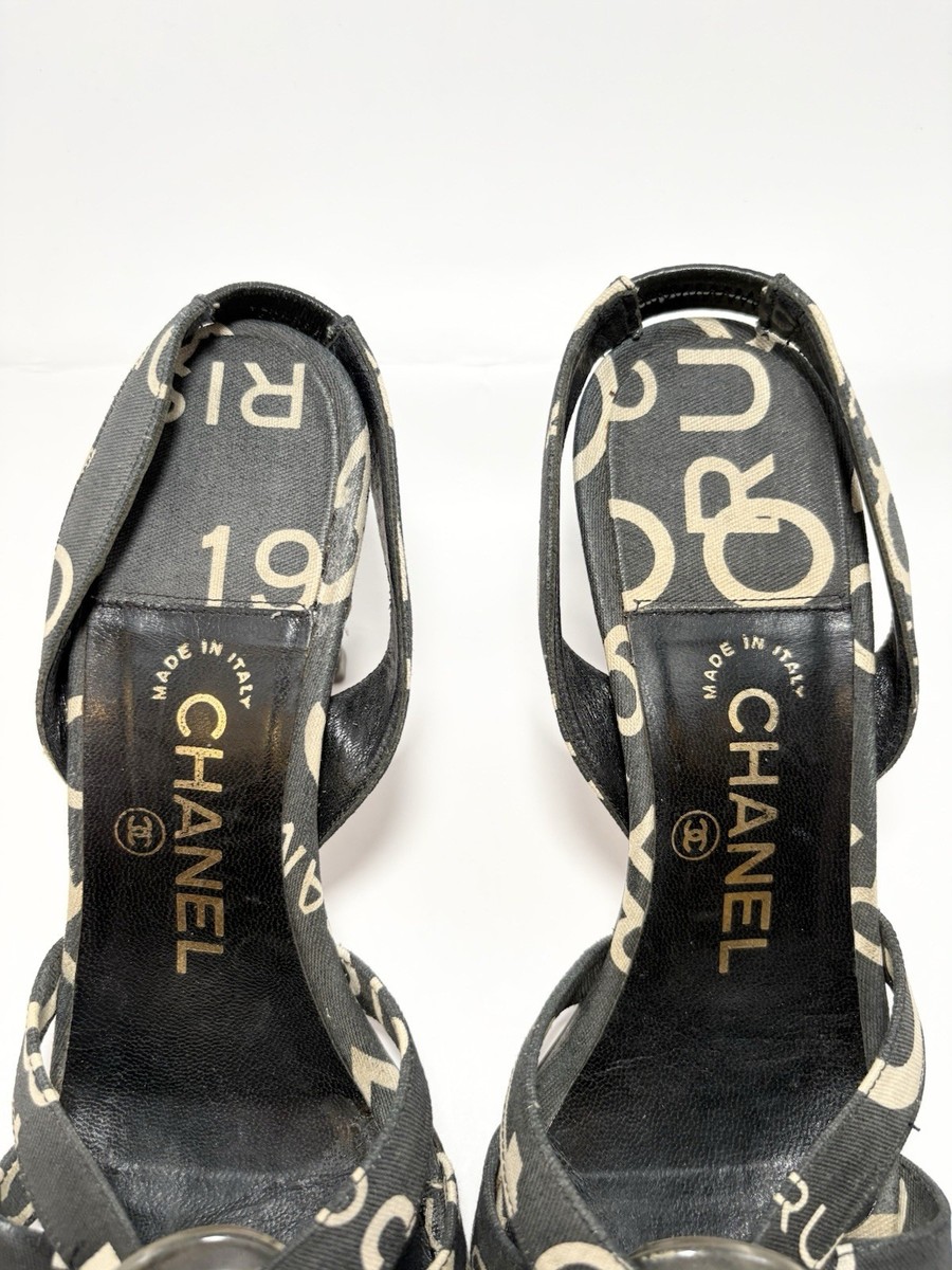 靴 CHANEL Canvas black heel sandls Chanel Slingback Heels Logo Printed Canvas Black & White