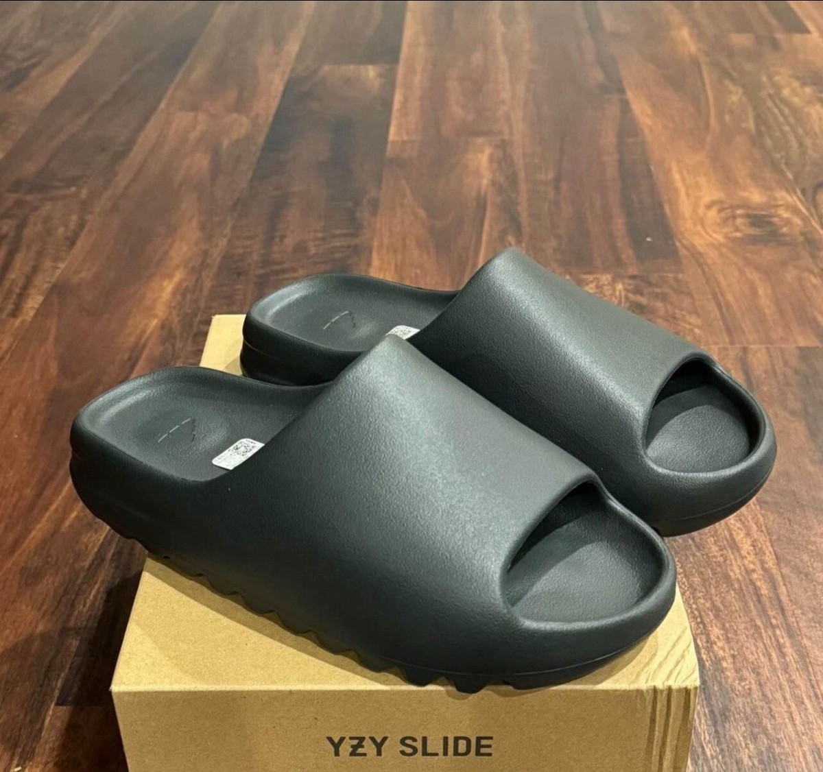 Adidas Yeezy Slide Dark Onyx ID5103 Men's Size 11 BRAND NEW Adidas Yeezy Slide Dark Onyx ID5103 Men's Size 11 BRAND NEW