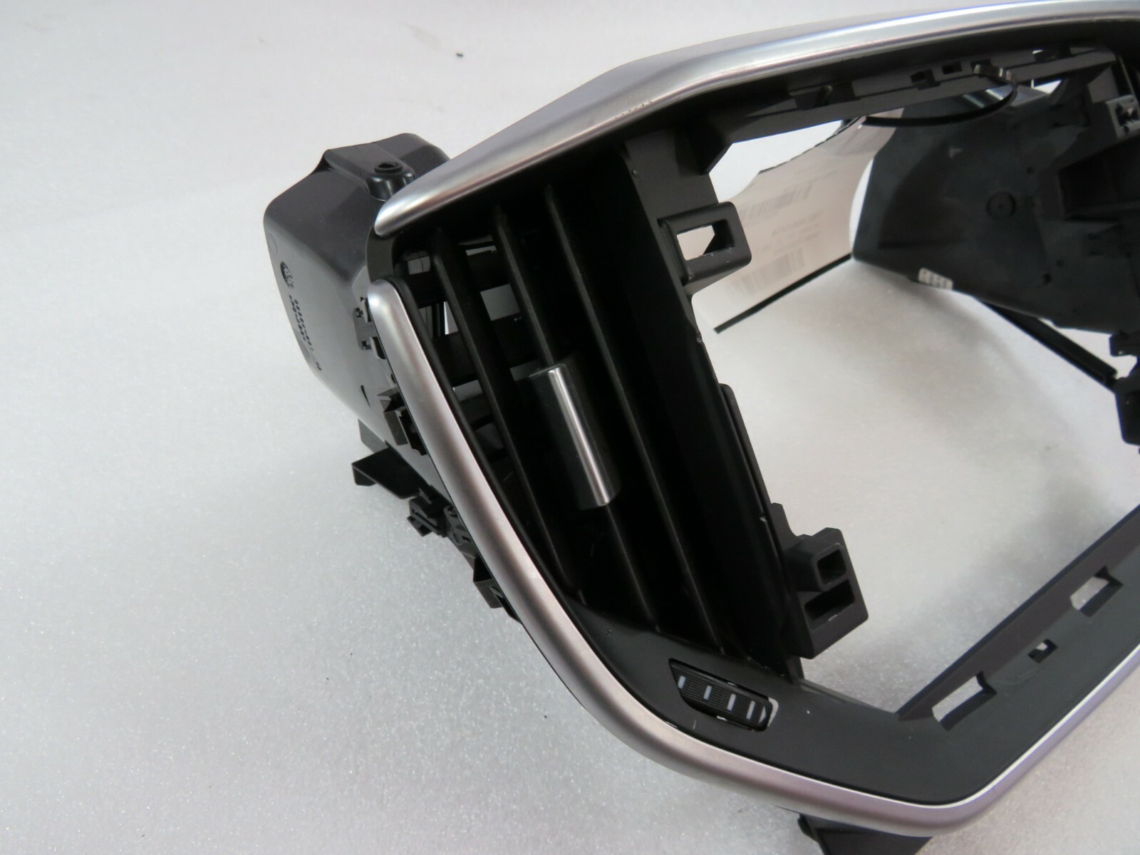 Maserati Ghibli, Center Air Vent Trim Bezel, Used, P/N 670019060