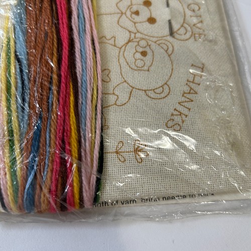 2 SUNSET Stitchery Kits #2605 Bear With Us & #718 Let Us Give Thanks Wolle - Bild 12 von 17