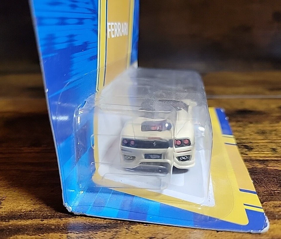 Hot Wheels Ferrari 360 Spider Convertible White 1/48 or 1/50 O Scale 2009 - Image 3 of 4