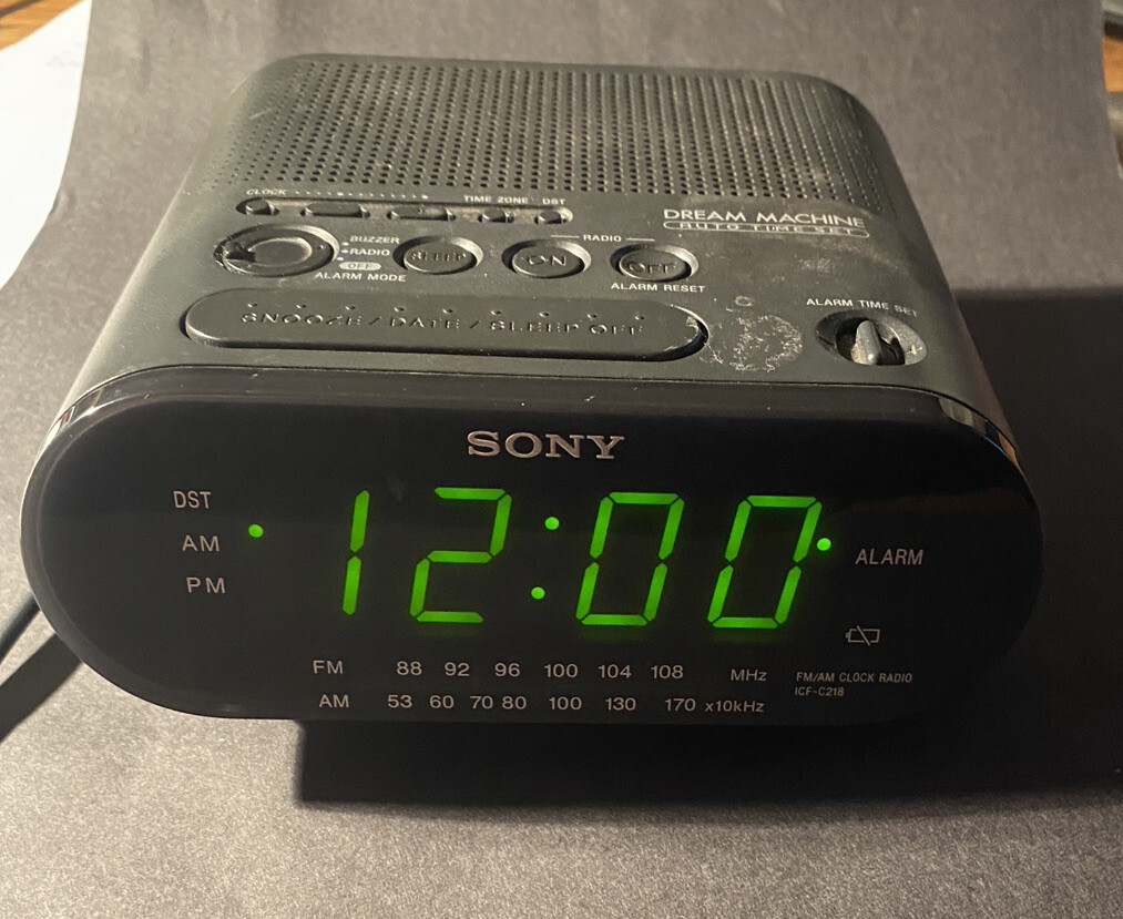 Sony Dream Machine AM/FM Alarm Clock Radio Model ICF-C218 Black