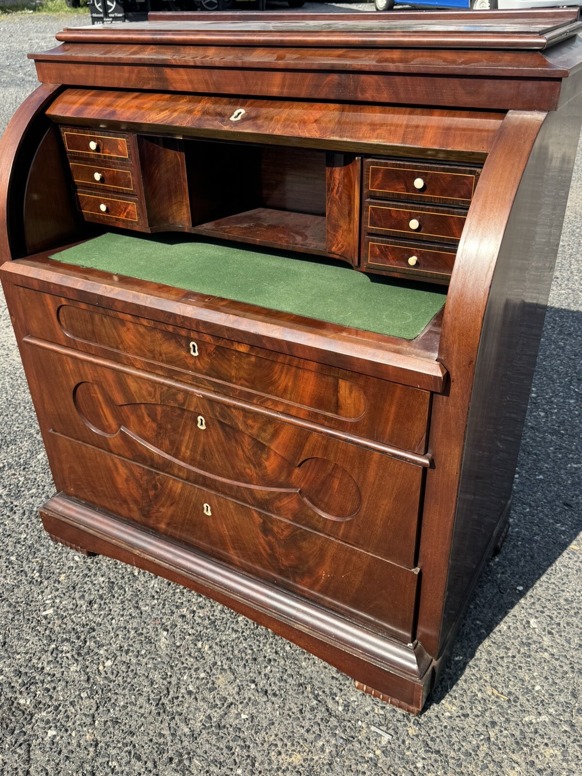 BIEDERMEIER BUREAU A CYLINDRE FLAME MAHOGANY Secretary Desk ￼