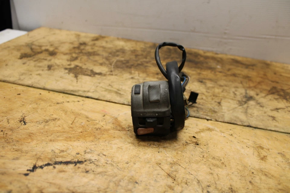 91-93 YAMAHA FZR1000 CLIP IZQUIERDO EN MANGO BOCINA SEÑALES INTERRUPTOR BB339 Foto 2 de 4