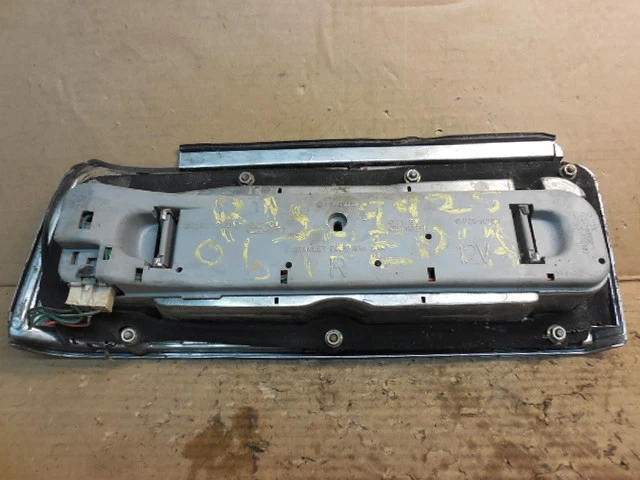 Luz trasera pasajero derecho 043-7165 Mitsubishi Tredia L 1985 1986 1987 1988 Foto 3 de 4
