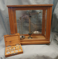 Bilancia Da Farmacista Anni '20-'50 Con Pesi In Scatola Di Vetro Vero Vintage