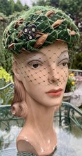 VINTAGE 1950's GREEN VELVET  BROWN SATIN RIBBON PILLBOX HAT