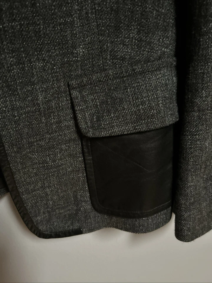 JAQUETA DE TWEED BLAZER SLIM FIT ACABAMENTO COURO PRETO MACIO ROBERT RODRIGUEZ US$ 639 Tamanho M - Imagem 3 de 4