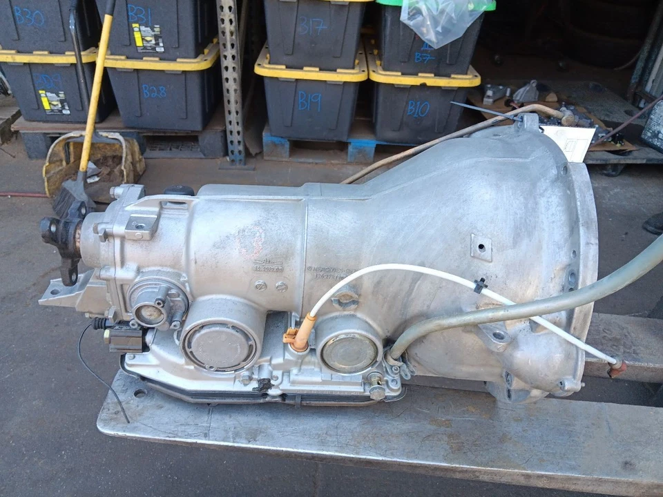 1986-1989 Mercedes 107 560SL Transmission Drivetrain Gearbox 4 Speed 1072705301 - Image 2 of 4