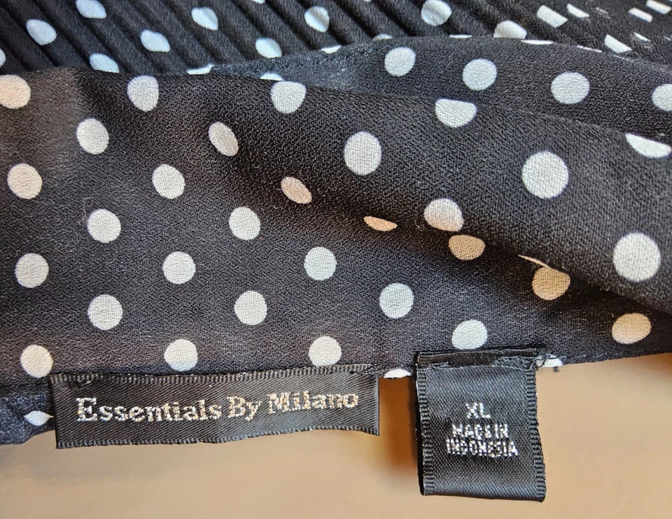 Blusa Essentials Milano extra grande bolinhas babado botão para cima camisa - Imagem 3 de 4