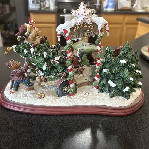 The Boyds Bears at Kringle's Tree Farm Xmas Decoration Danbury Mint W/ Styrofoam - Picture 4 of 5