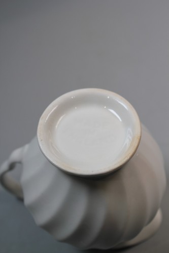 Variety of Johnson Bros Earthenware Regency dishes, white swirl pattern - Picture 19 of 49