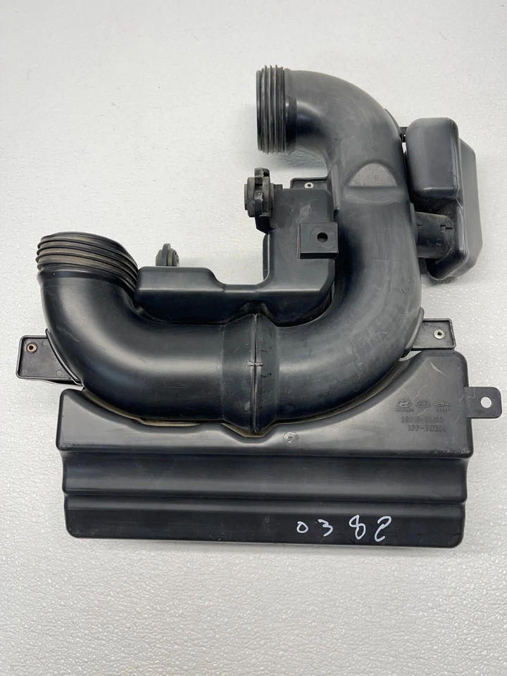 Tubo/resonador de admisión de aire Hyundai Elantra 2011-2013 OEM 282103X010 Foto 2 de 4
