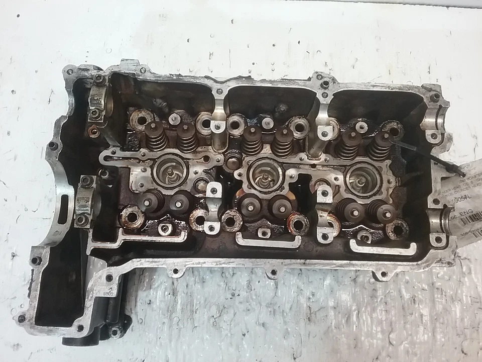 Левосторонняя головка блока цилиндров 2000-2002 Porsche Boxster 996 104 671 04 2,7 л 6 цилиндров - Изображение 3 из 4