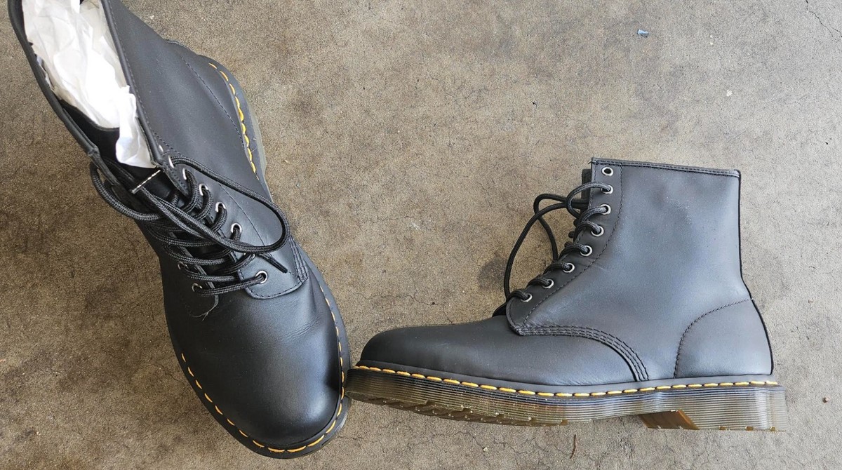 NEW - Dr. Martens 1460 DM