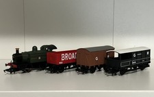 Hornby OO Scale Railroad GWR Freight Train Pack 0-4-0 Loco, Van, Truck, Brakevan