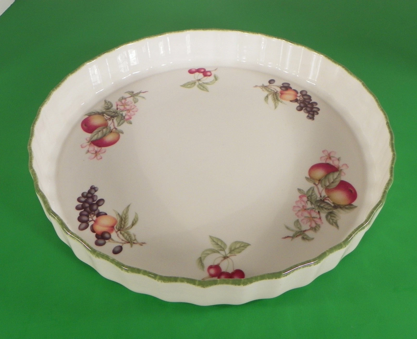 Royal Doulton COUNTRY LANE Large Quiche Fluted Dish Baker 11-3/4 inch Fruit