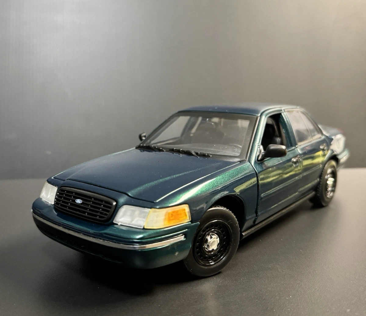 Las mejores ofertas en 1 18 Crown Victoria | eBay