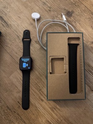 Apple Watch Series 7 (GPS + Cellular, 45mm)