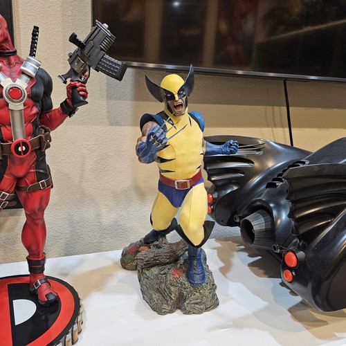 Sideshow Premium Format PF Wolverine + Custom First Appearance Head Hulk 181 - Picture 6 of 11