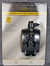 Defiant Outdoor Timer 15 Amp 24-Hour Plug-In Mechanical Dusk-Dawn NEW Sealed