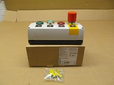NEW NIB SIEMENS 3SB3 804-0AZ 3SB3804-0AZ PUSHBUTTON ENCLOSURE 4 HOLE VERTICAL