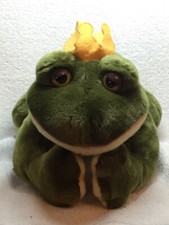 Russ Berrie Plush Frog Stuffed Gold Crown Red Heart in Palm 4033 Nice Condition