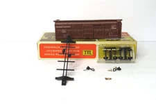 TRAIN-MINIATURE 3361 HO ILLINOIS CENTRAL 40-ft STOCK CAR IC 28511 CENTRAL VALLEY