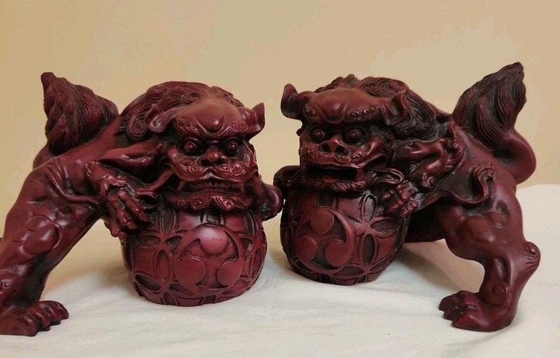 Large Vintage Pair Chinese lucky Foo Dog/Lions Statues Figurines Heavy