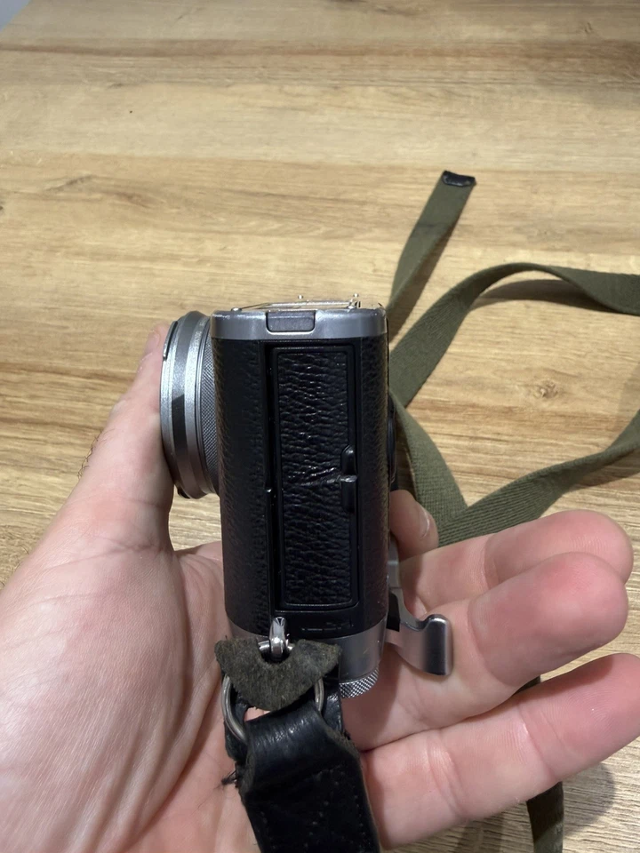 Fujifilm X100T 16.3MP Digital Camera - Silver - good condition  - Image 2 of 4