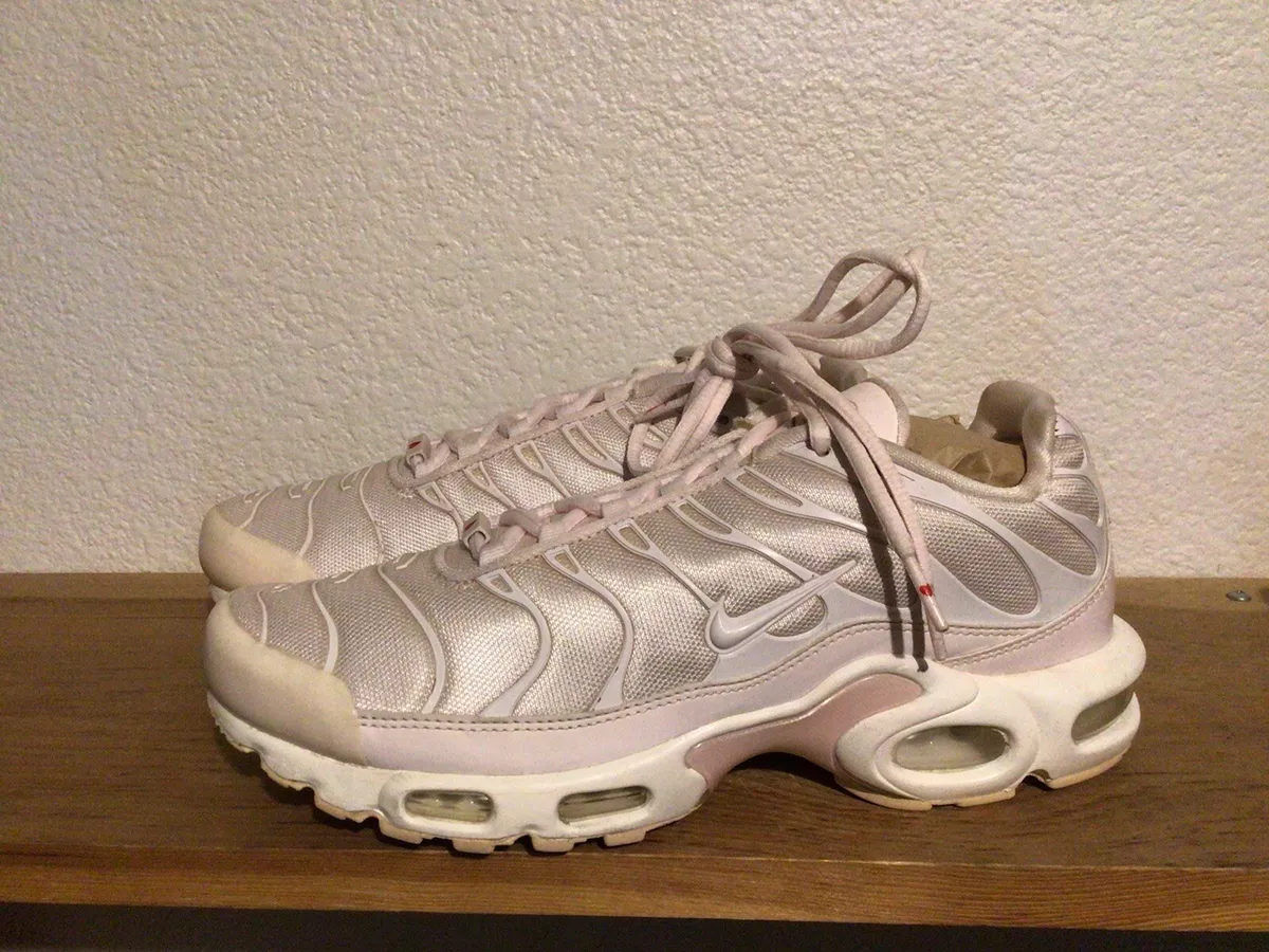 air max plus pink and white