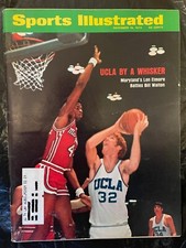 Sports Illustrated - December 10, 1973 - Bill Walton UCLA vs Len Elmore Maryland