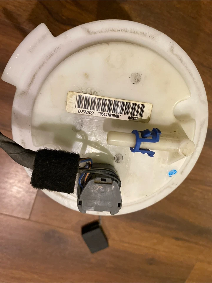 Conjunto de bomba de combustible Jeep Patriot 2007-2017 05183201ab OEM **probado ** Foto 3 de 4