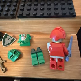 LEGO 8801 CASTLE KNIGHTS ATTACK BARGE  2 minifigures NEW LION CROWN BLUE FLAGS