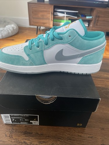 Nike Air Jordan 1 Low GS New Emerald DO8244-301 Sz 7Y - Picture 7 of 8