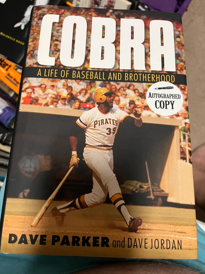 2025 БЕЙСБОЛЬНЫЙ ЗАЛ СЛАВЫ ПОДПИСАННЫЕ КНИГИ ДИК АЛЛЕН,/ДЭЙВ ПАРКЕР/CC SABATHIA-HC - Изображение 3 из 4