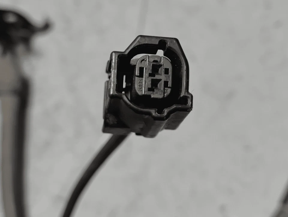 Toyota Avalon 2019-2022 sensor ABS de velocidad de rueda del lado del pasajero delantero derecho OEM Foto 4 de 4