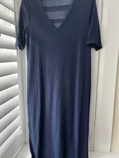 Navy Ribbed Knit V Neck Midi Dress With Short Sleeves.  Size 16