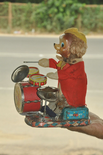 Vintage ALPS Textured Cloth Bunny/ Rabbit Playing Orchestra Litho Tin Toy, Japan - Picture 7 of 13
