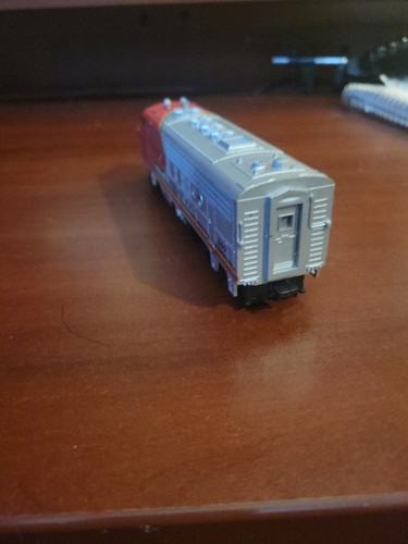 BACHMANN HO SCALE SANTA FE NO, 307 DIESEL LOCOMOTIVE -- EXCELLENT!! W/ MOTOR - Picture 3 of 5