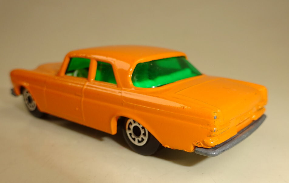 マッチボックス MERCEDES 300SE MATCHBOX No.46 Matchbox Superfast No 46 Mercedes 300 SE, Gold & Orange Gold