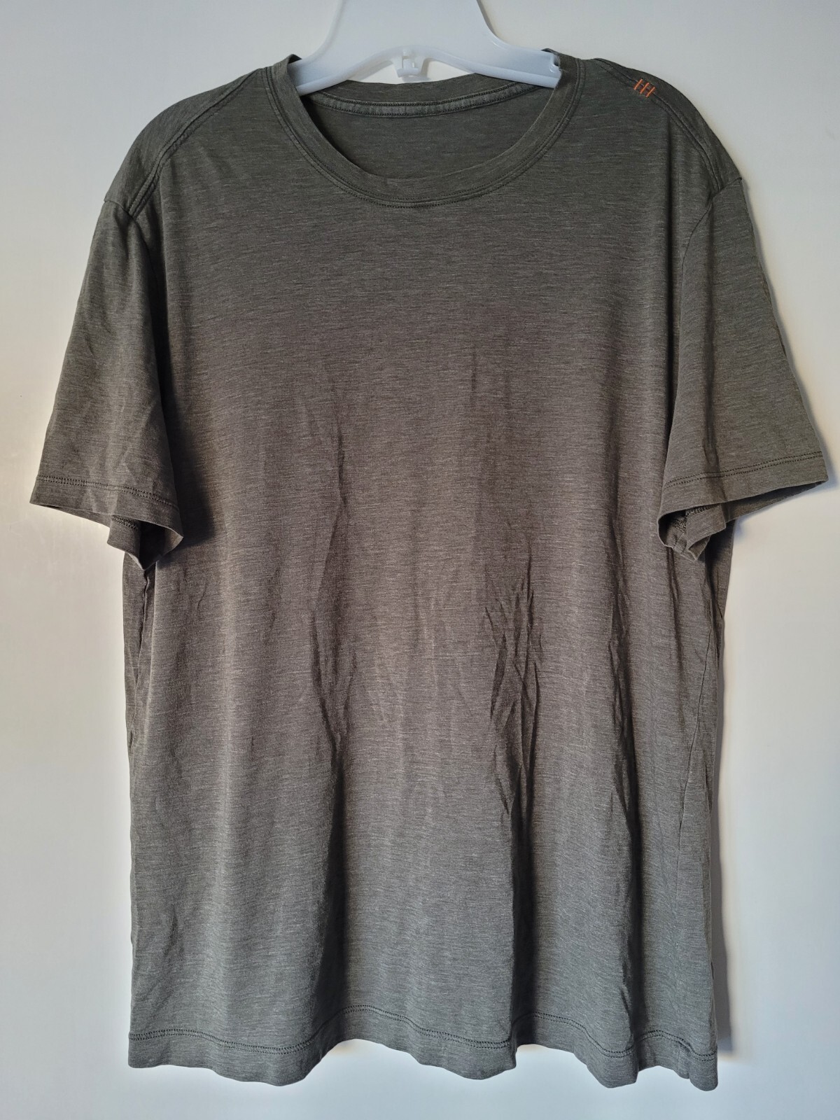 Lululemon Men's Basic Solid Green Short Sleeve Wo… - image 1