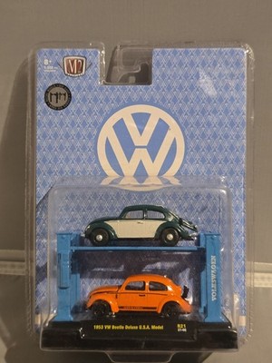 M2 Machines Auto Lift Series 1953 VW Beetle Deluxe U.S.A. Model 2-Pack Volkswage