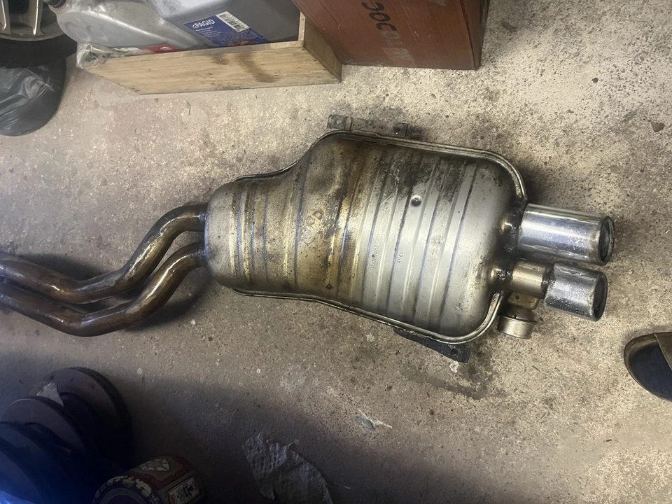 BMW E46 05 330Ci SISTEMA DE ESCAPE COMPLETO Y GATOS GENUINO 230k millas 7832313 Foto 3 de 4