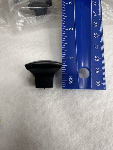 Lotto di 29 pomelli quadrati per armadio Sonoma 431 MB nero opaco 1-3/16" - nuovi mai aperti - Foto 7 di 10
