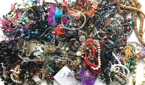 12 Lbs+ HUGE Vtg Costume to Fashion Jewelry lot Necklace Bead Chain UNSORTED