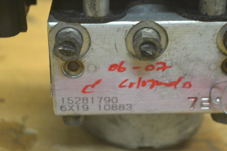 06-07 Chevrolet Colorado ABS Pump Control OEM 15281790 Module 284-15D1 - Image 2 of 4