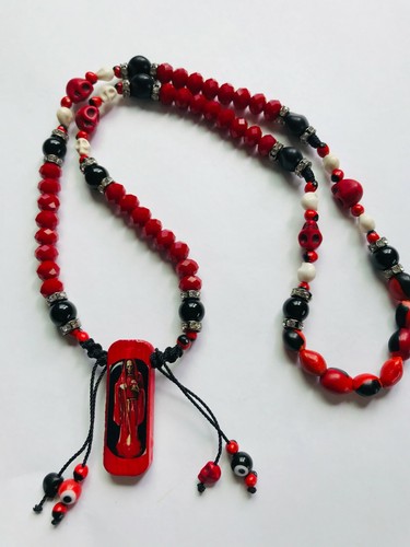 Collar Santa Muerte Calavera y Cuentas Rojas/Negras Colgante Rosario Hecho a Mano - Imagen 2 de 5